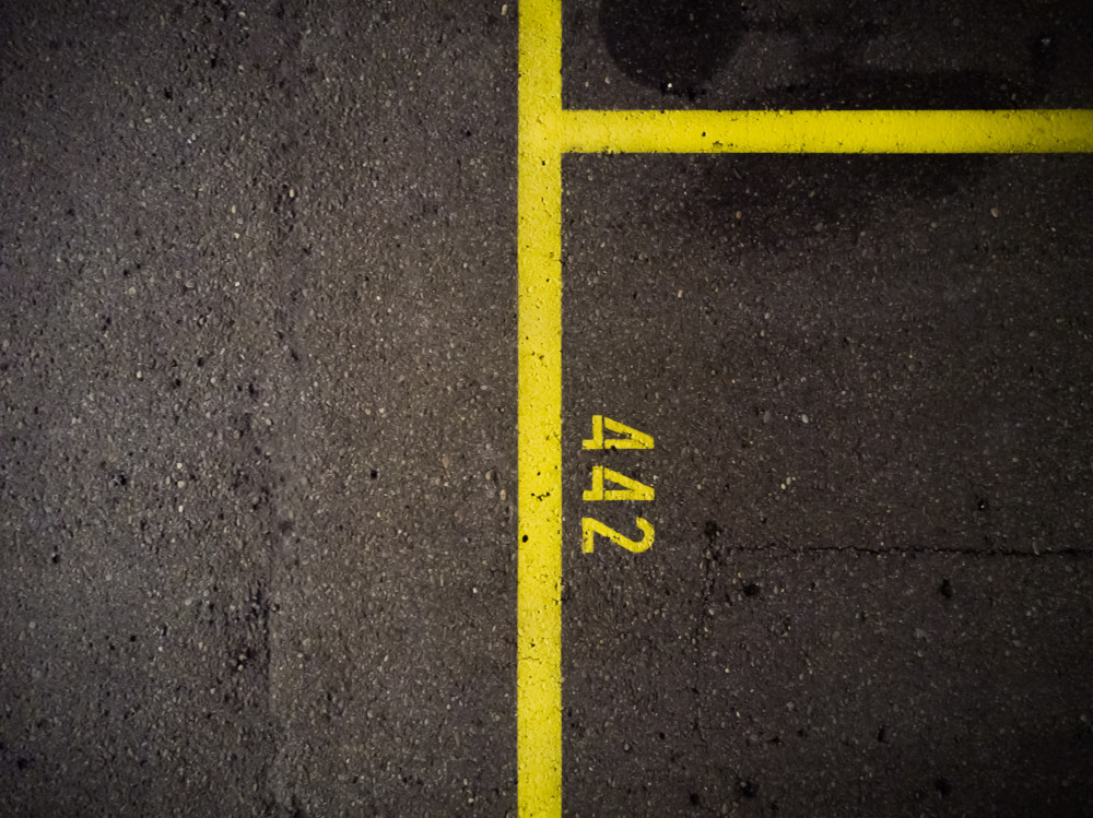 Respeta el puesto de estacionamiento de los demás vecinos